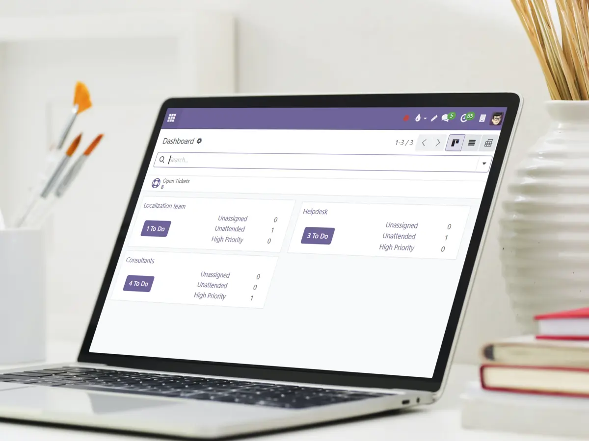 Un ordenador que muestra en su pantalla el panel de control principal de la aplicación del servicio de asistencia técnica