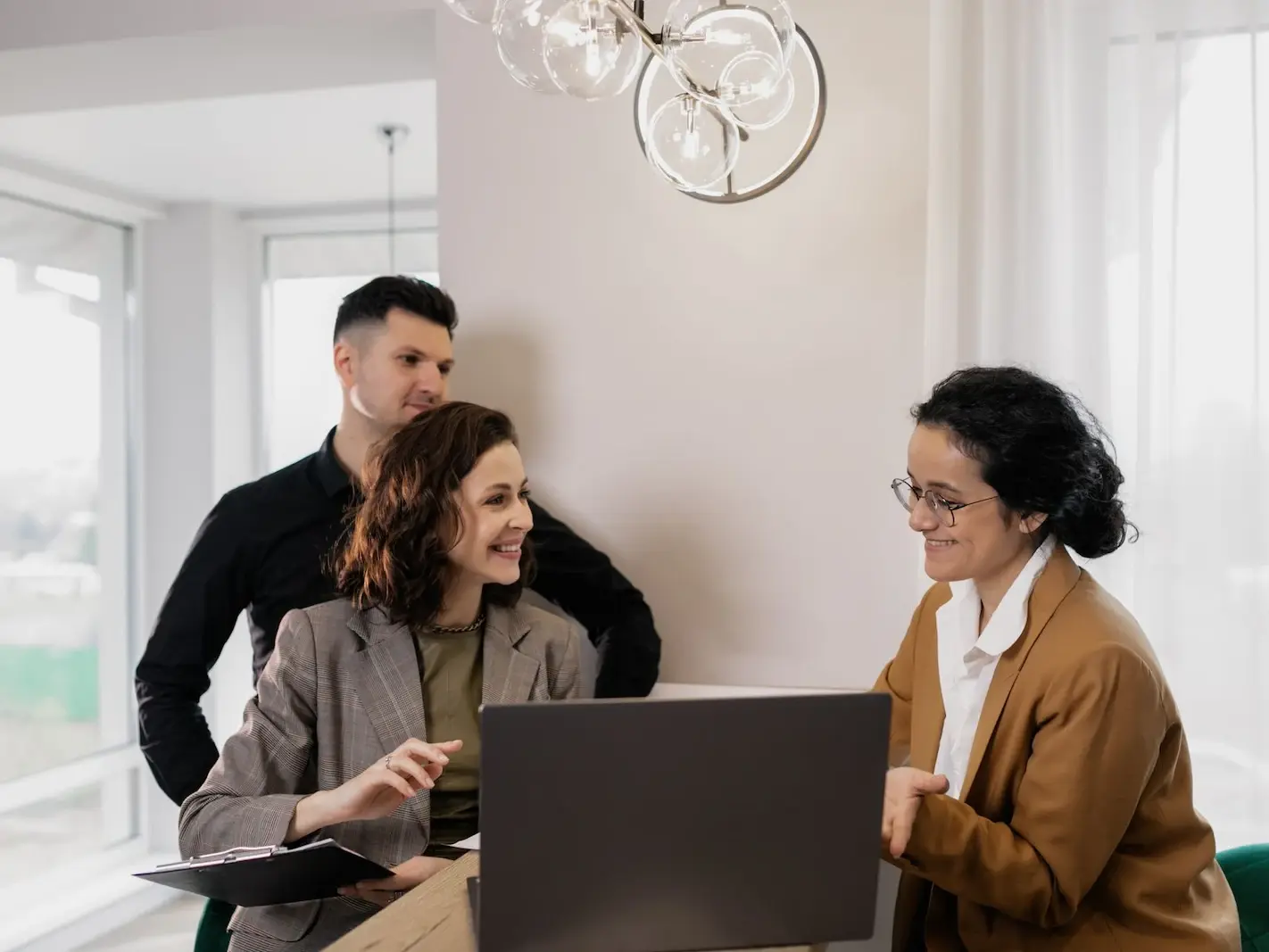 Support team answering customer questions with AI reading real order records